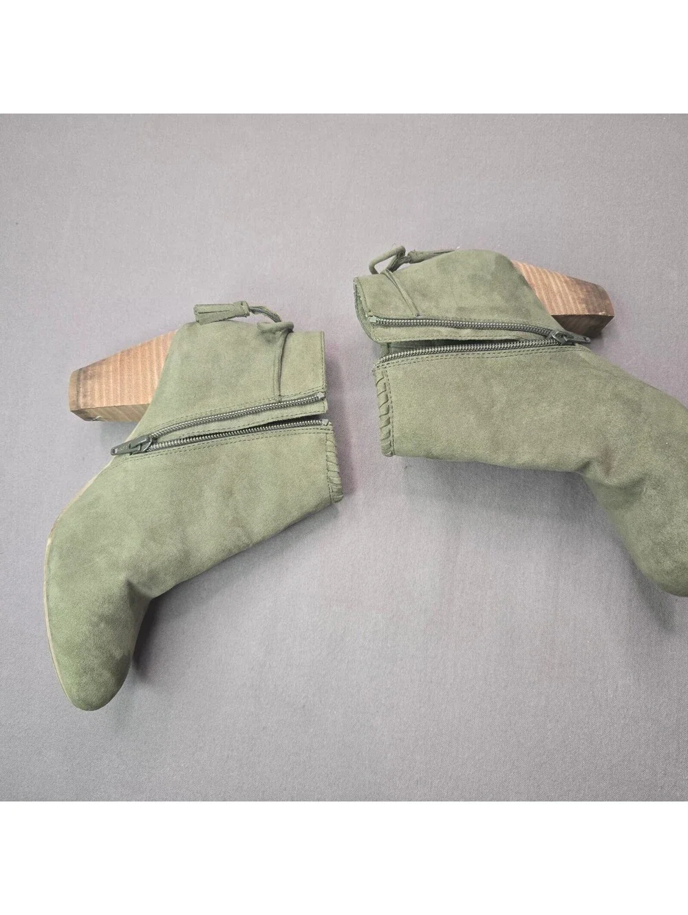 Report Olive Green Faux Suede Ankle Booties Tassel Side Zip Women's Size 7.5